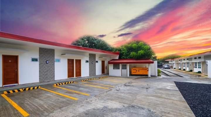 Alinchlo Hotel Legazpi Eksteriør bilde